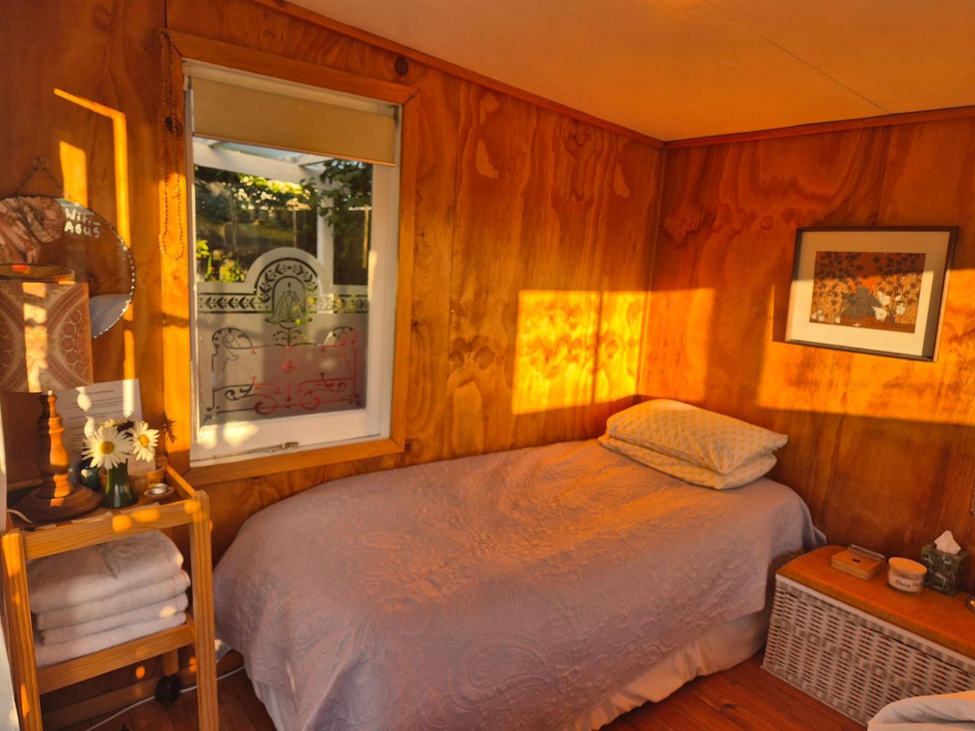 Delightful 1 Bedroom Tiny House, Unique And Memorable Westport Room photo